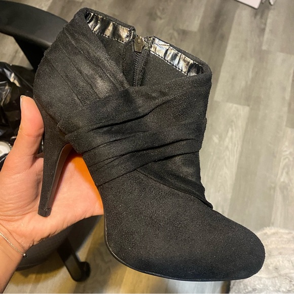 Le chateau heels - Picture 1 of 4